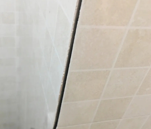 永嘉瓷砖空鼓维修公司分享阳台瓷砖脱落的修复过程可以分为以下几个步骤
