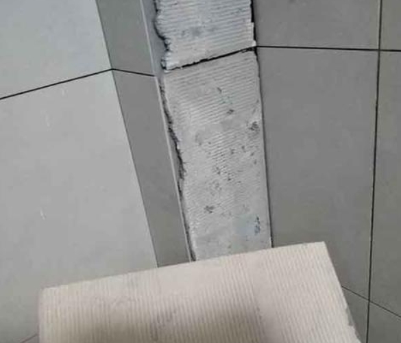 永嘉瓷砖空鼓维修公司分享下厨房瓷砖脱落的补救措施。